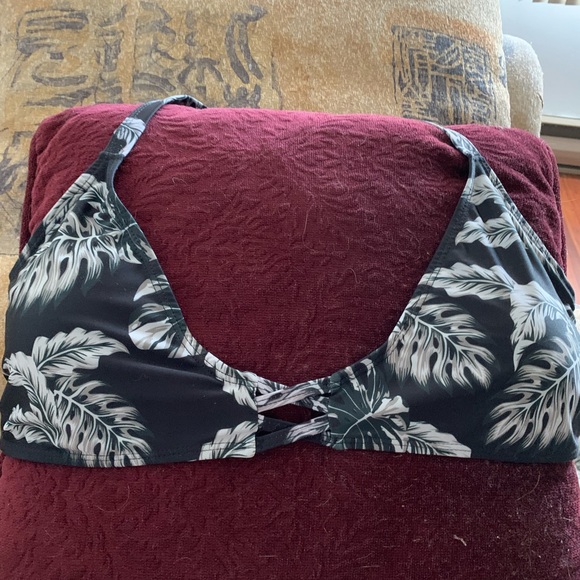 XOXO woman’s bikini plus size 2X NWT leaf pattern - Picture 5 of 9